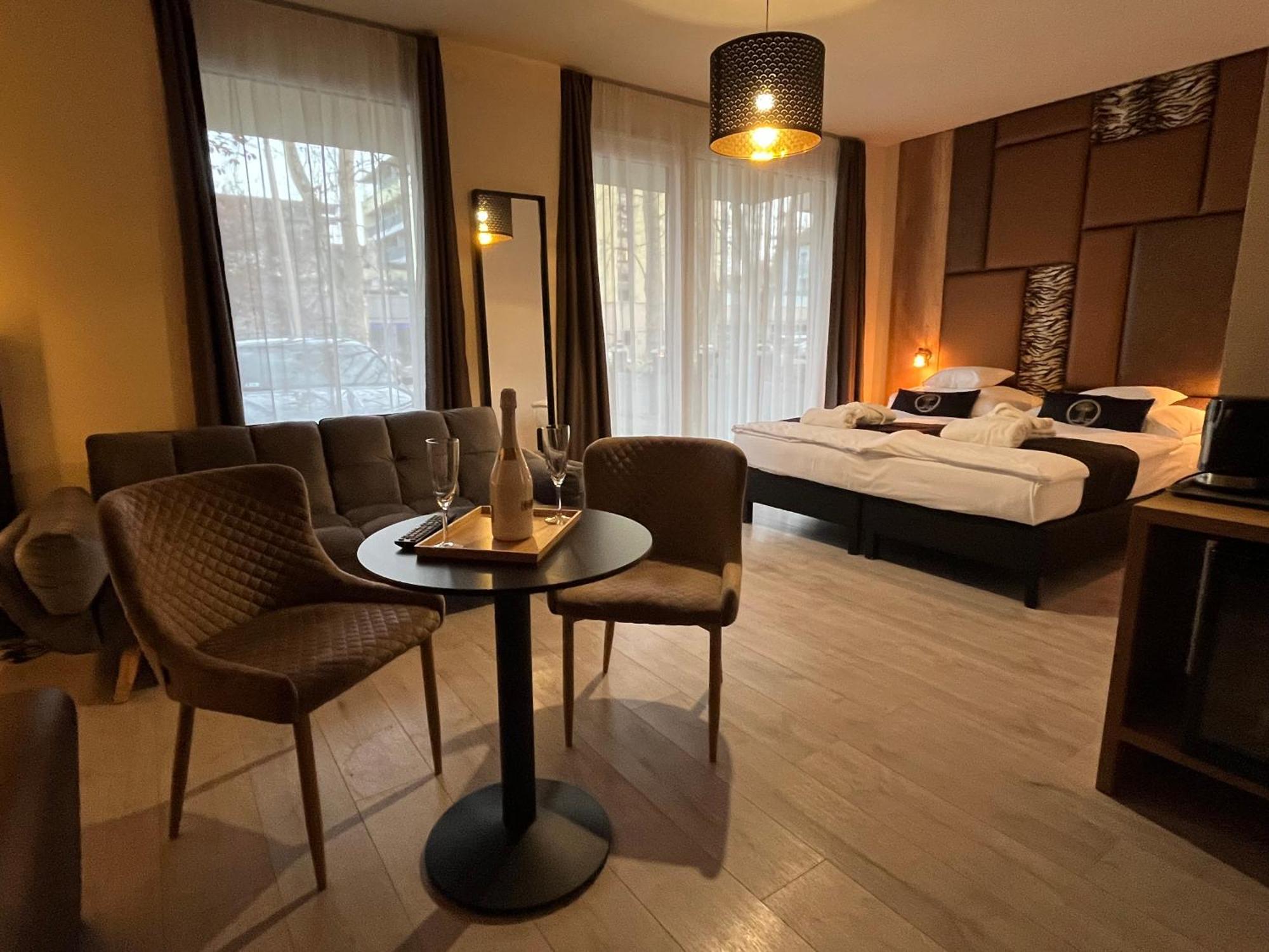 Baobab Suites Шиофок Экстерьер фото